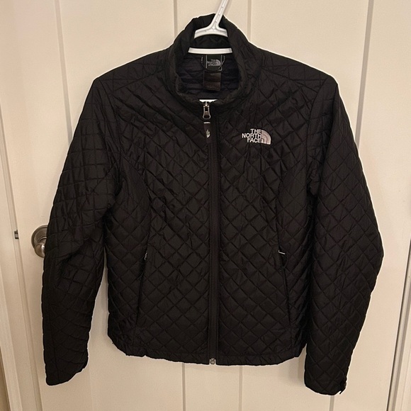 The North Face Jackets & Blazers - The North Face Black Quilted Jacket, size S